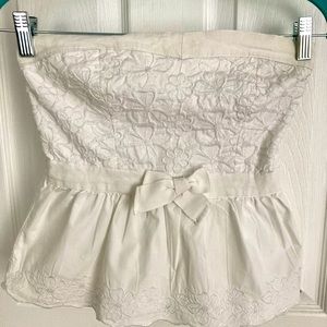 Super cute summer Hollister white top